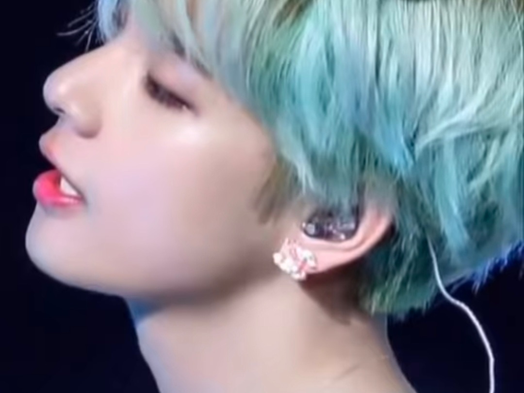 taehyung♡ Blue & Grey V thumbnail