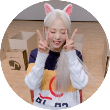 어린 문별이 image