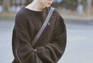 Bức tường sắt đối đầu với sự dễ thương thumbnail