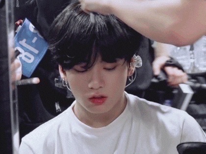 토끼 키우는 조직보스입니다. thumbnail