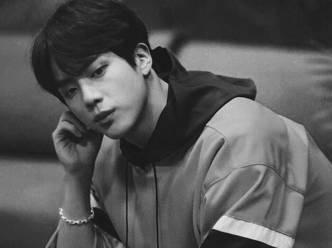 与某企业集团董事长的儿子进行政治联姻 thumbnail