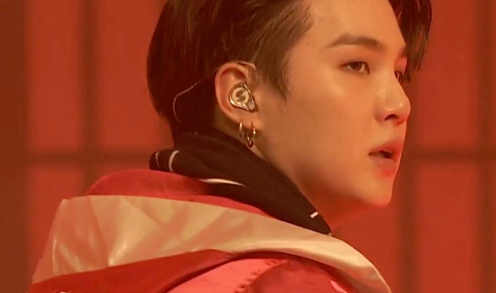 I am a half-human, half-beast who died and came back to life. thumbnail