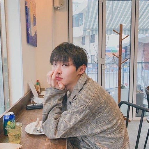 윤지성 image