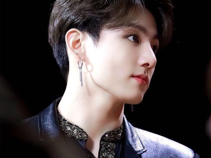 インサといじめ物語を見ている7人の少年 thumbnail