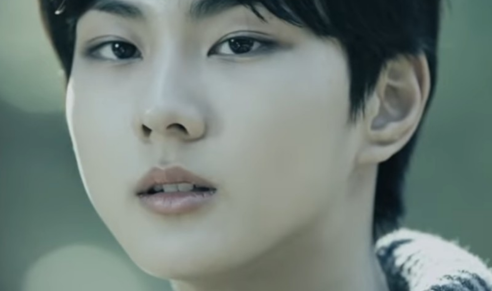 有一天，我看到一个男孩从蛋里出来。 thumbnail