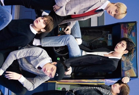 我被一個怪異的惡霸抓住了。 thumbnail