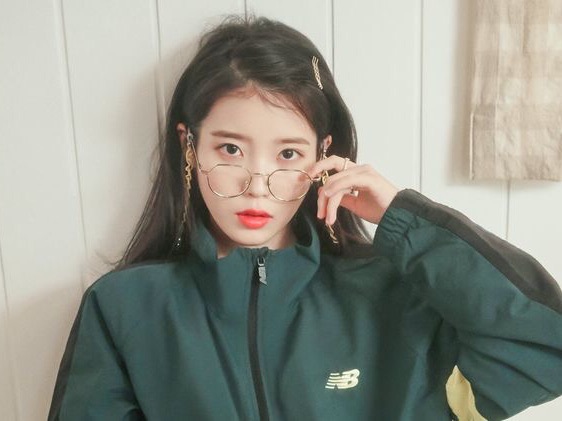 평범한 소설 thumbnail