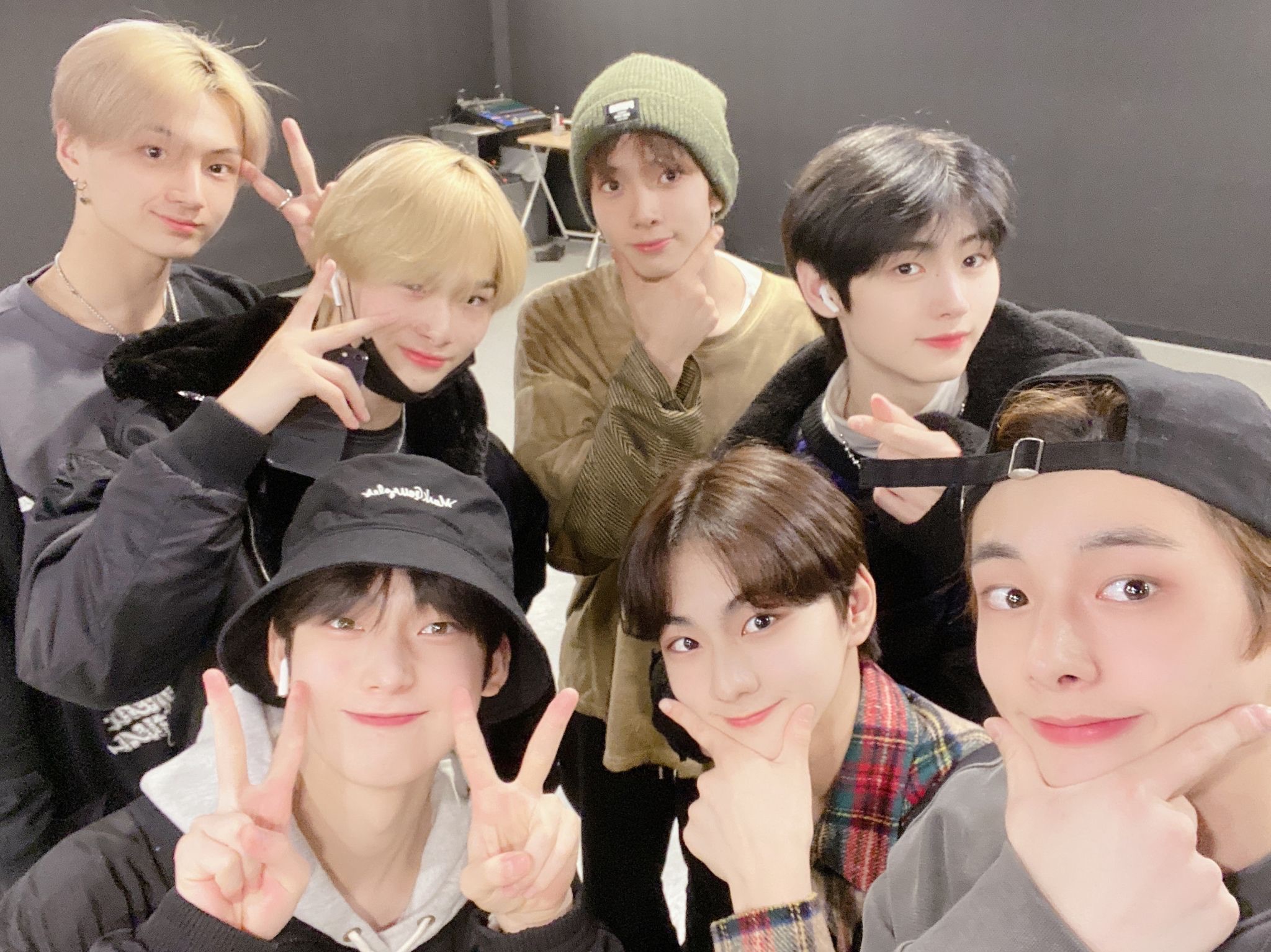 enhypen 질문 thumbnail