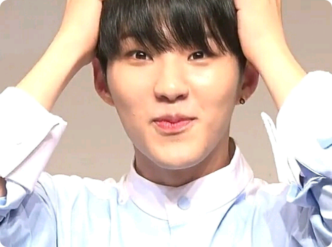 Il fratello minore di SEVENTEEN Woozi è il nuovo truccatore di SEVENTEEN?! thumbnail