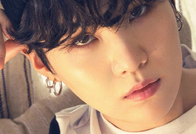 El hermano matón y la hija adoptiva thumbnail