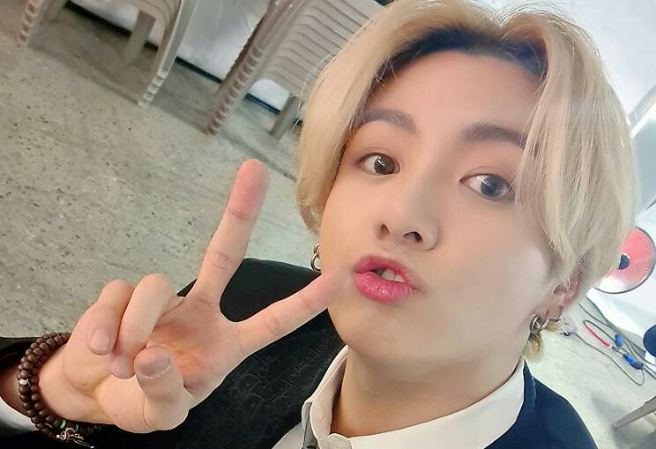 My friend's younger sibling keeps trying to seduce me. thumbnail