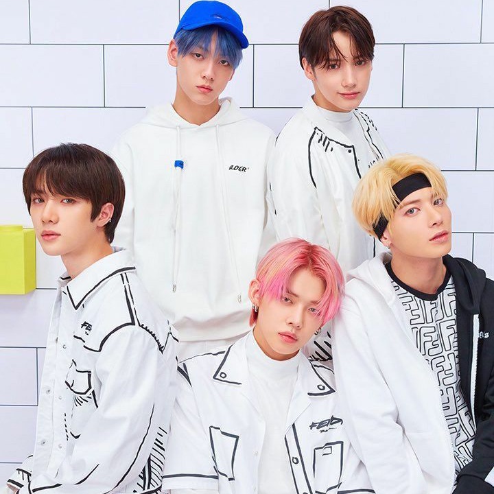 투모로우바이투게더 image