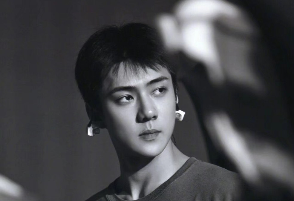 어지럽고 혼란스럽다 thumbnail