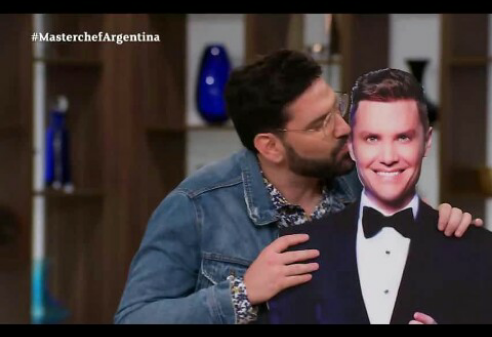 达米安和桑蒂的纸板人偶😍😍 thumbnail