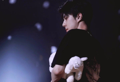 칼날 같은 눈썹과 별 같은 눈, 지상의 요정 thumbnail