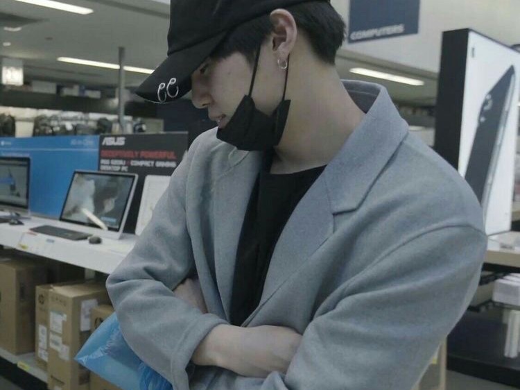 Truyện ngắn | Khi tôi và bạn trai cùng làm sticker dán tên. thumbnail