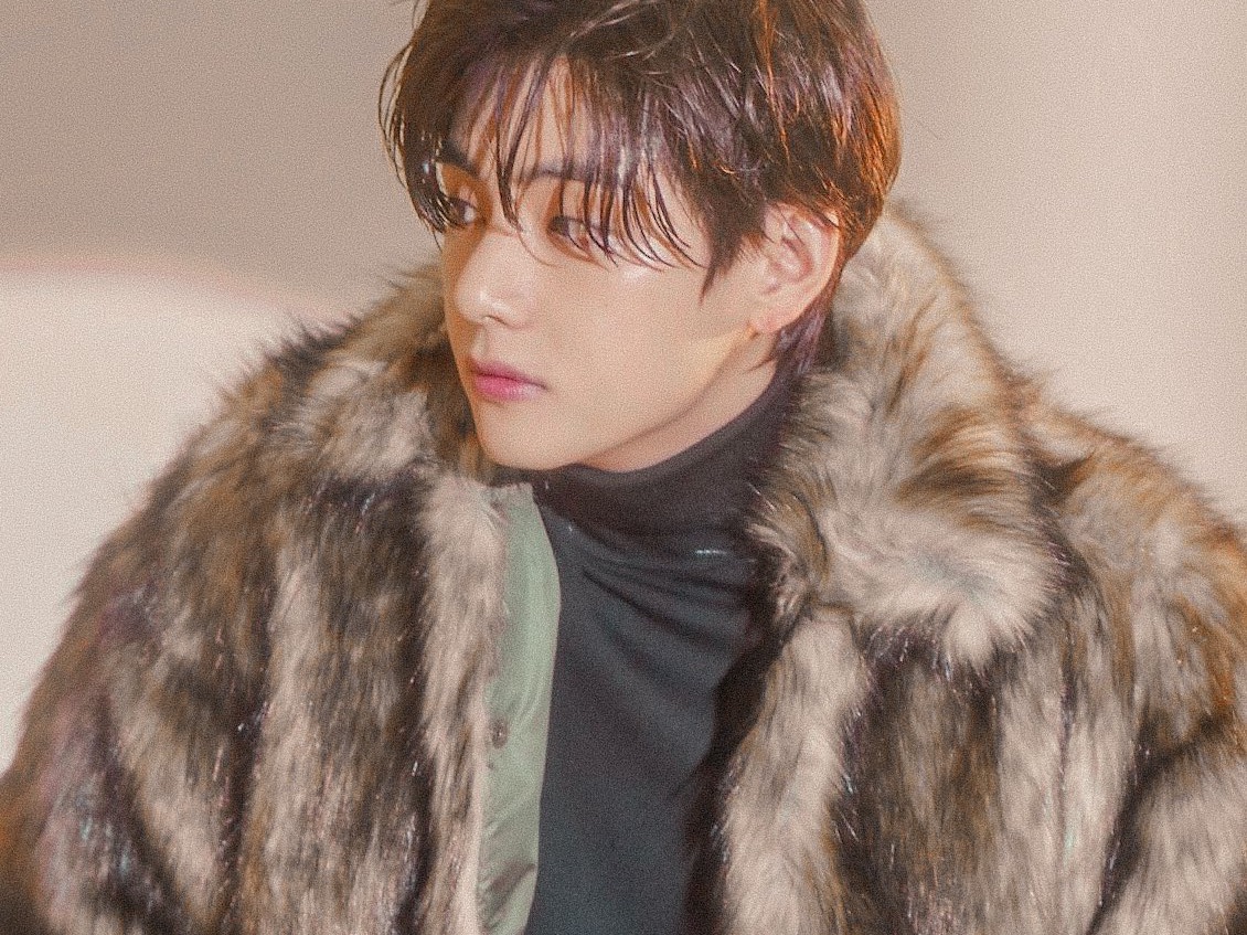 Tres personas hacen un tigre thumbnail