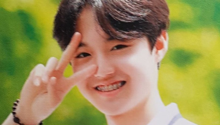 Doyoung solo tiene Dobbies. thumbnail