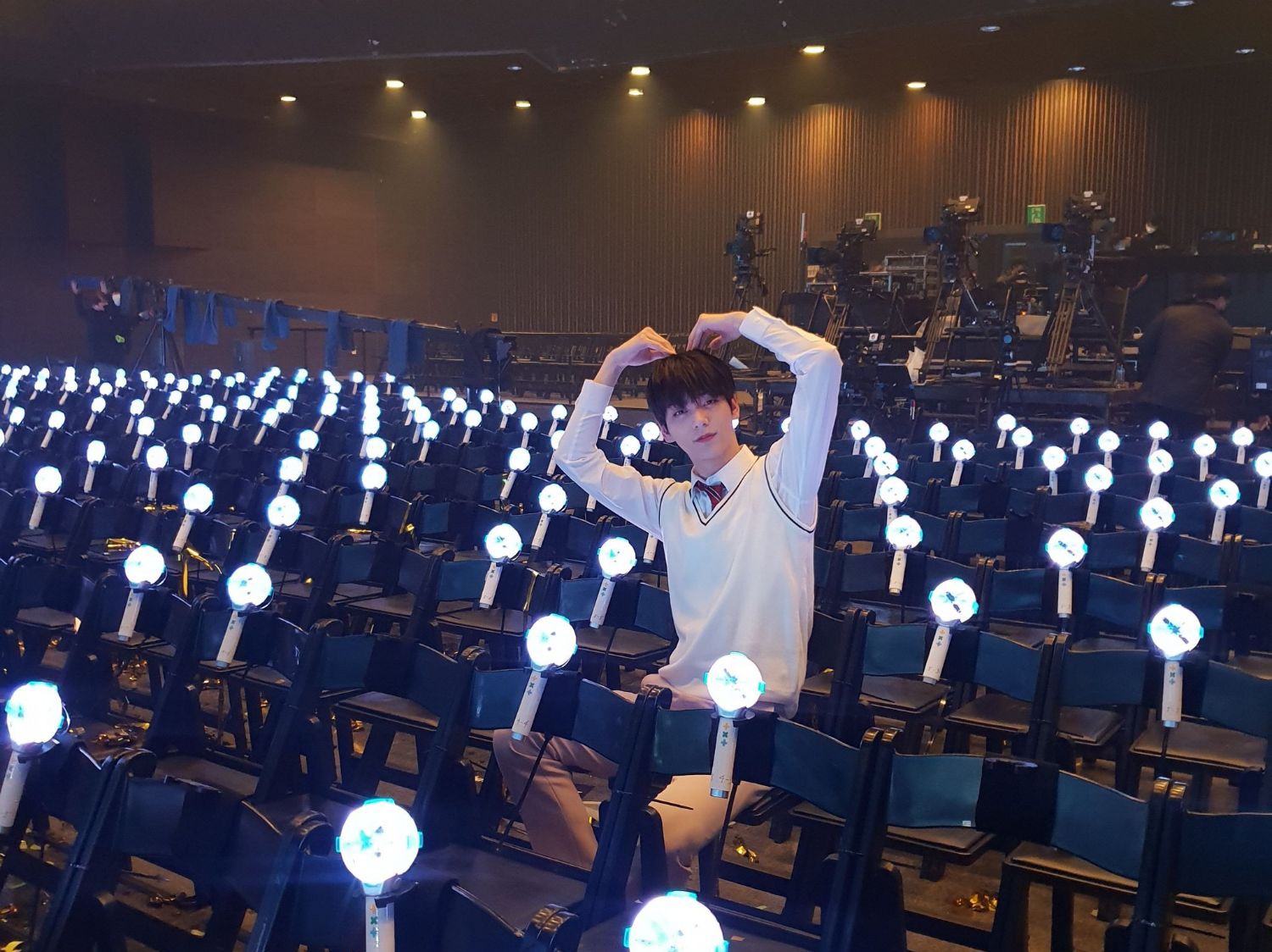 一个关于与恶霸签订合同的故事 thumbnail