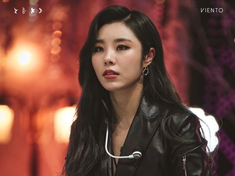 휘인 image