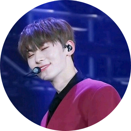 황민현 image