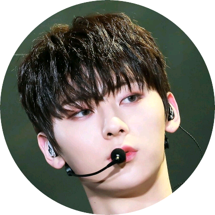 황민현 image