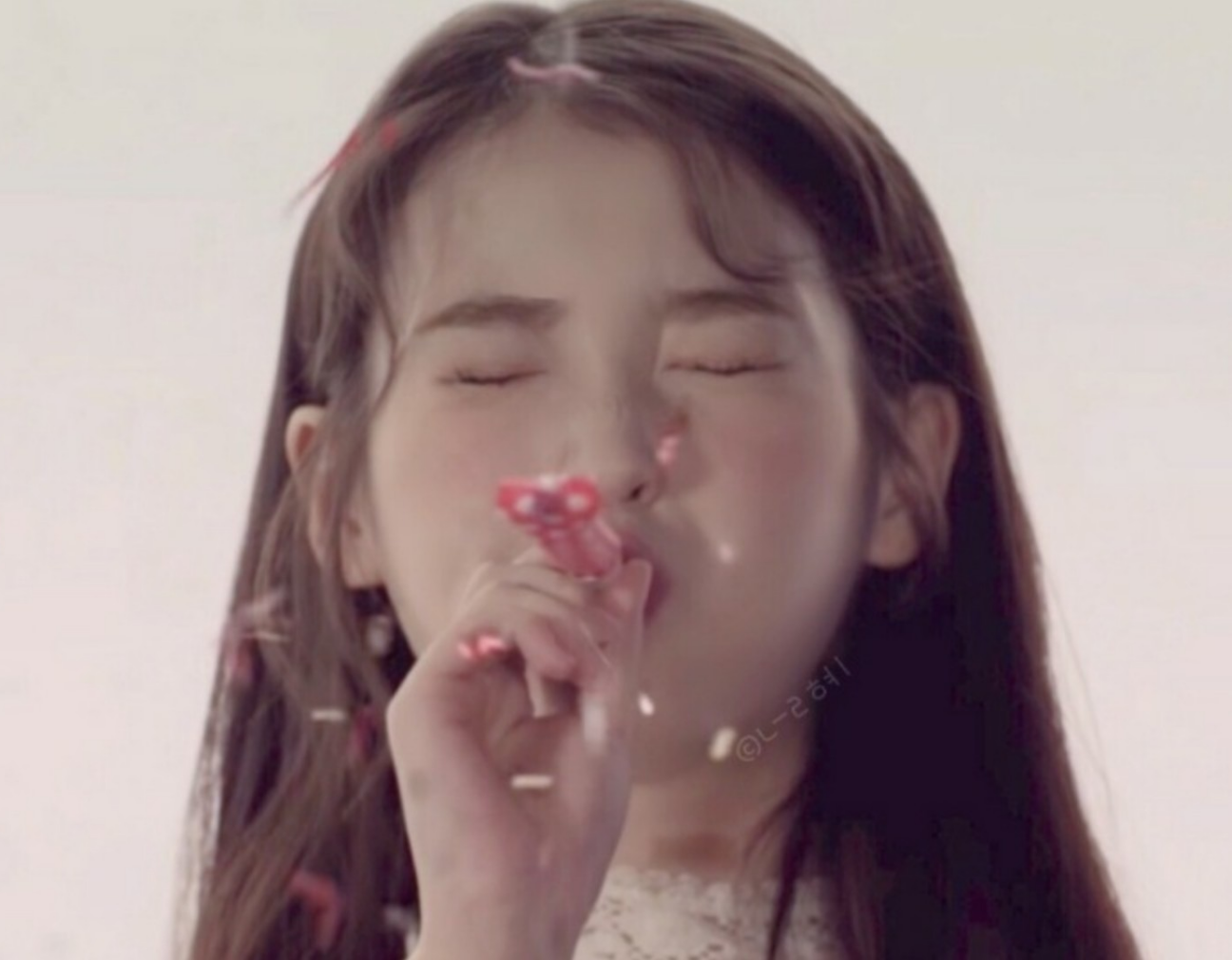 Déjate poseer por 72 extras en la novela. thumbnail