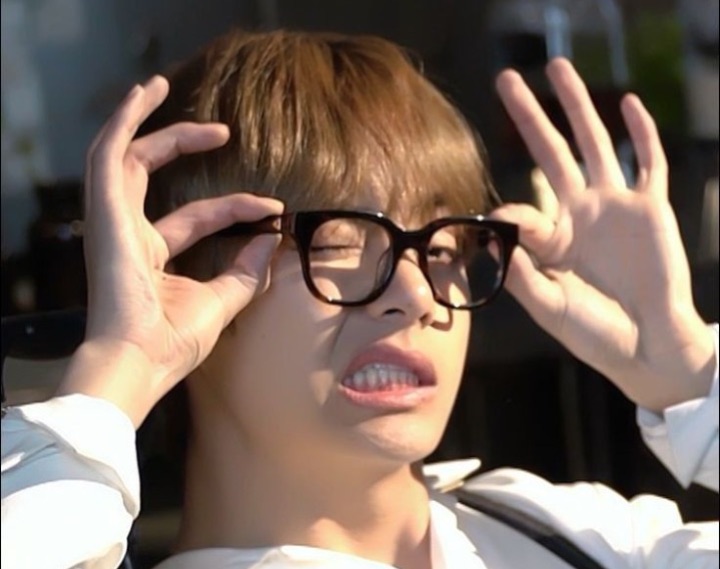 어린 김태형 image