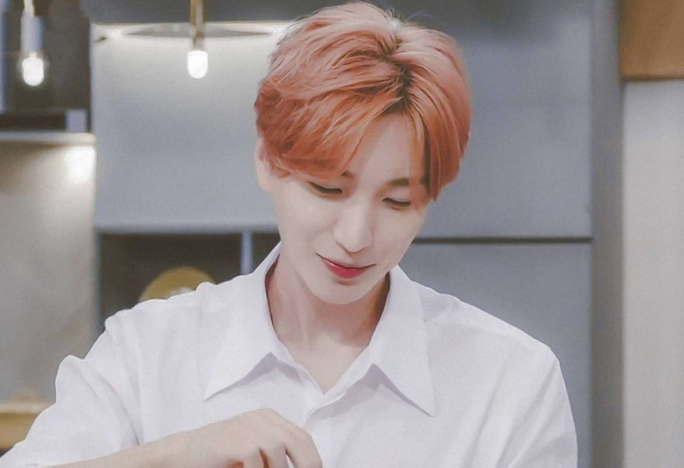 Leeteuk is a dazzling star! thumbnail
