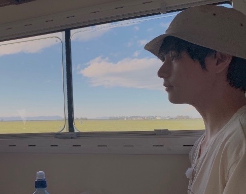 동갑 차도남이랑 한 집에서 살아남기 thumbnail