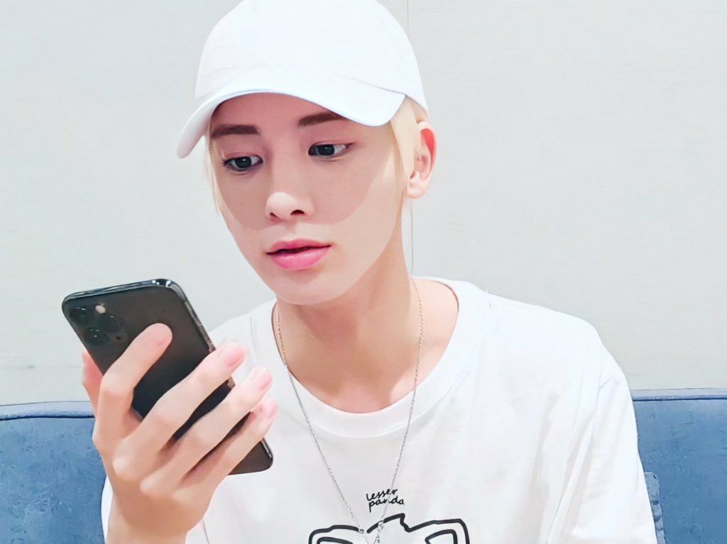 TALk | 연하 남자친구와 연애하기 thumbnail