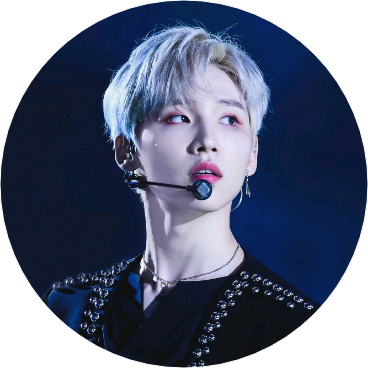 전웅 image