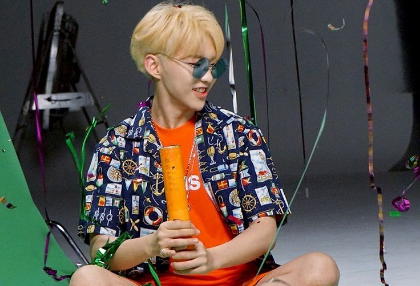 홍일점으로 데뷔했습니다. thumbnail