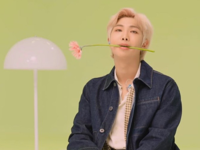 JK, RM, V에게 투표하세요 thumbnail