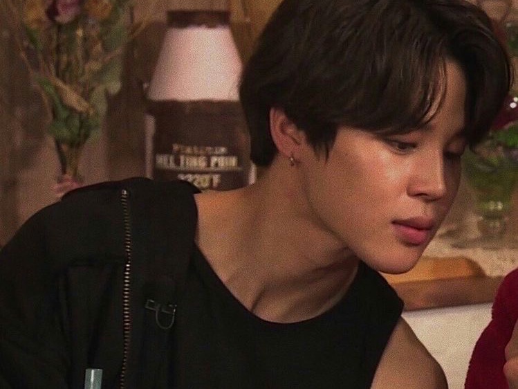 捂着耳朵接吻 thumbnail