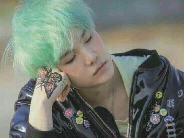 Thần tượng yêu thích của tôi đã gặp tai nạn. thumbnail