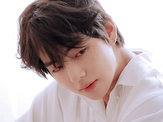 팔월에 여름이 있었음을 thumbnail