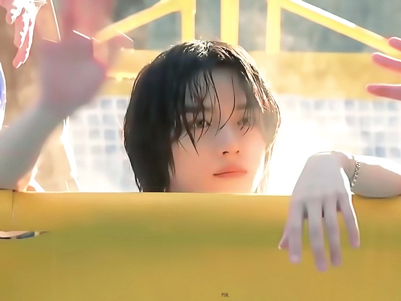 La historia de una confesión en la piscina.txt thumbnail