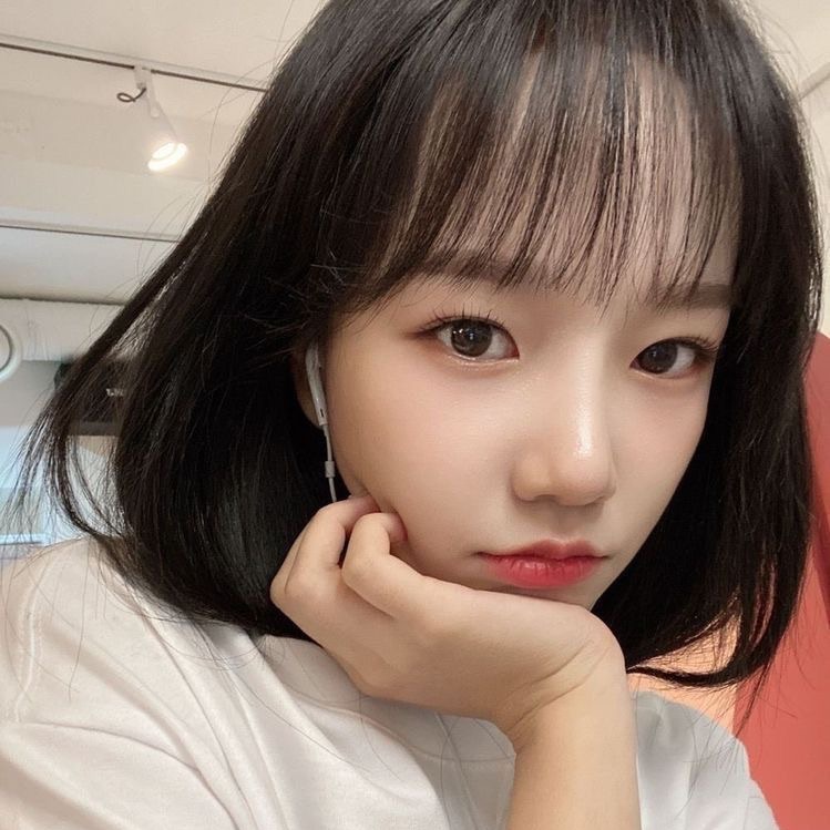 유리(인턴) image