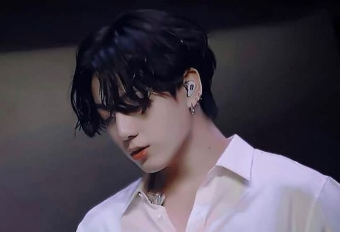 安い先輩と恋愛する thumbnail