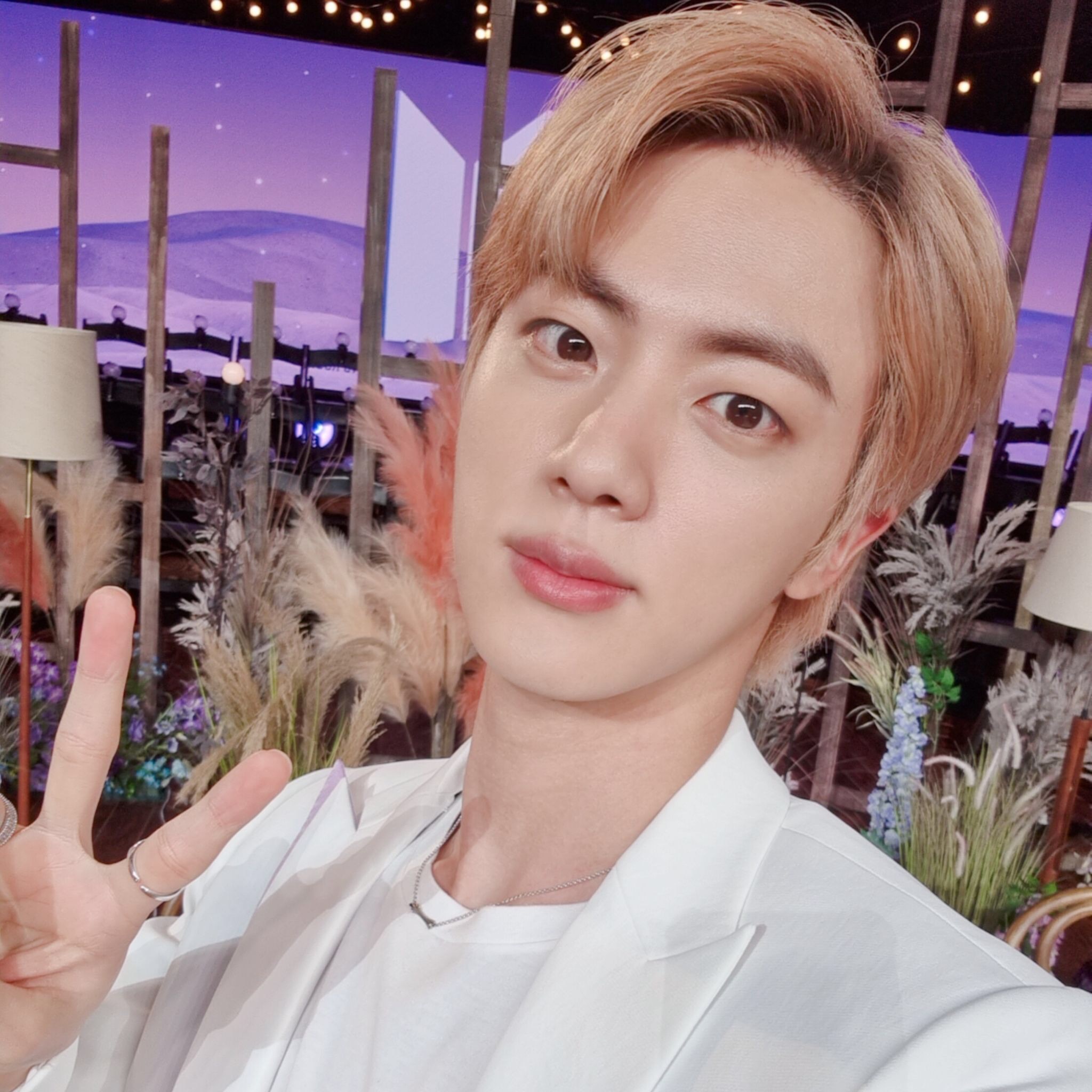 석진 image