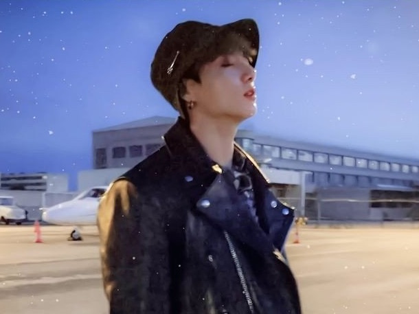 Talk to my ex-boyfriend who lives next door thumbnail