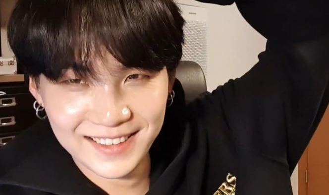 슈가는 방탄소년단을 사랑합니다 thumbnail