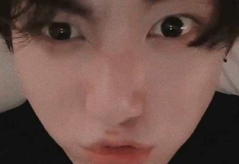 질투하는 강아지. thumbnail