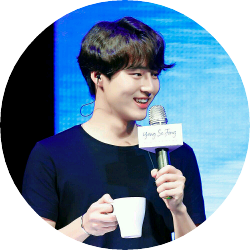 마카롱집 알바생 image