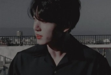 I got on the wrong elevator and ended up in a parallel world. thumbnail