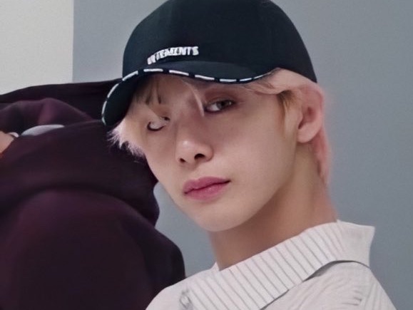 A story about a girl who is hot and has a cold thumbnail