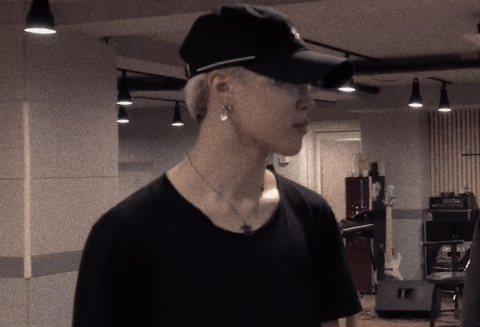 舞蹈室里的那个家伙， thumbnail