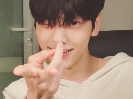 (Completo) Estudiando después de la escuela con un apuesto estudiante de honor. thumbnail