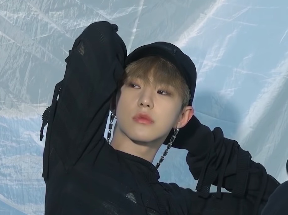 소설 속에서 나왔다 thumbnail